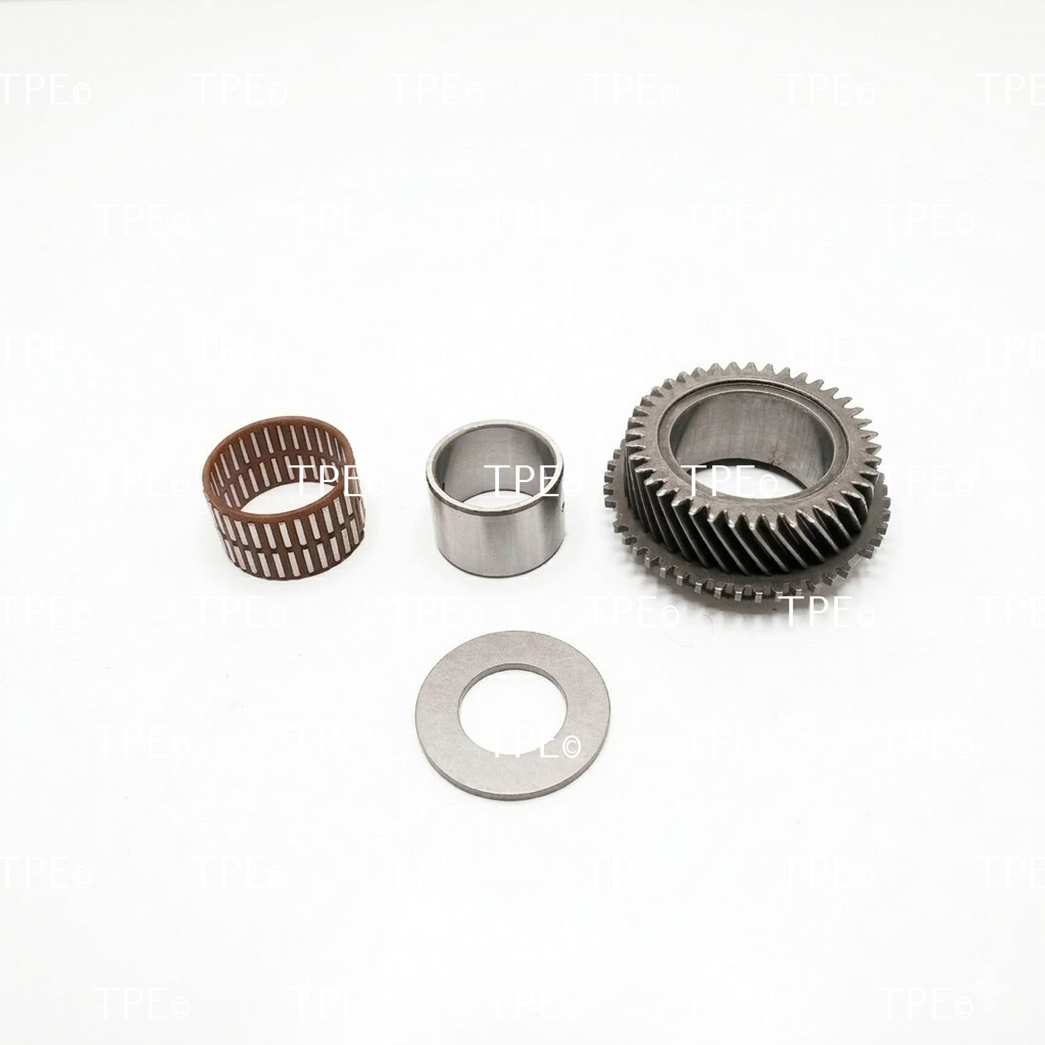 FI.HP.129 This 6th gear is supplied as a set together with the Needle bearing, Bushing and Retianer Ring and only fits the new version of the Mainshaft wich is used from 04/07/2016.
(40x64)