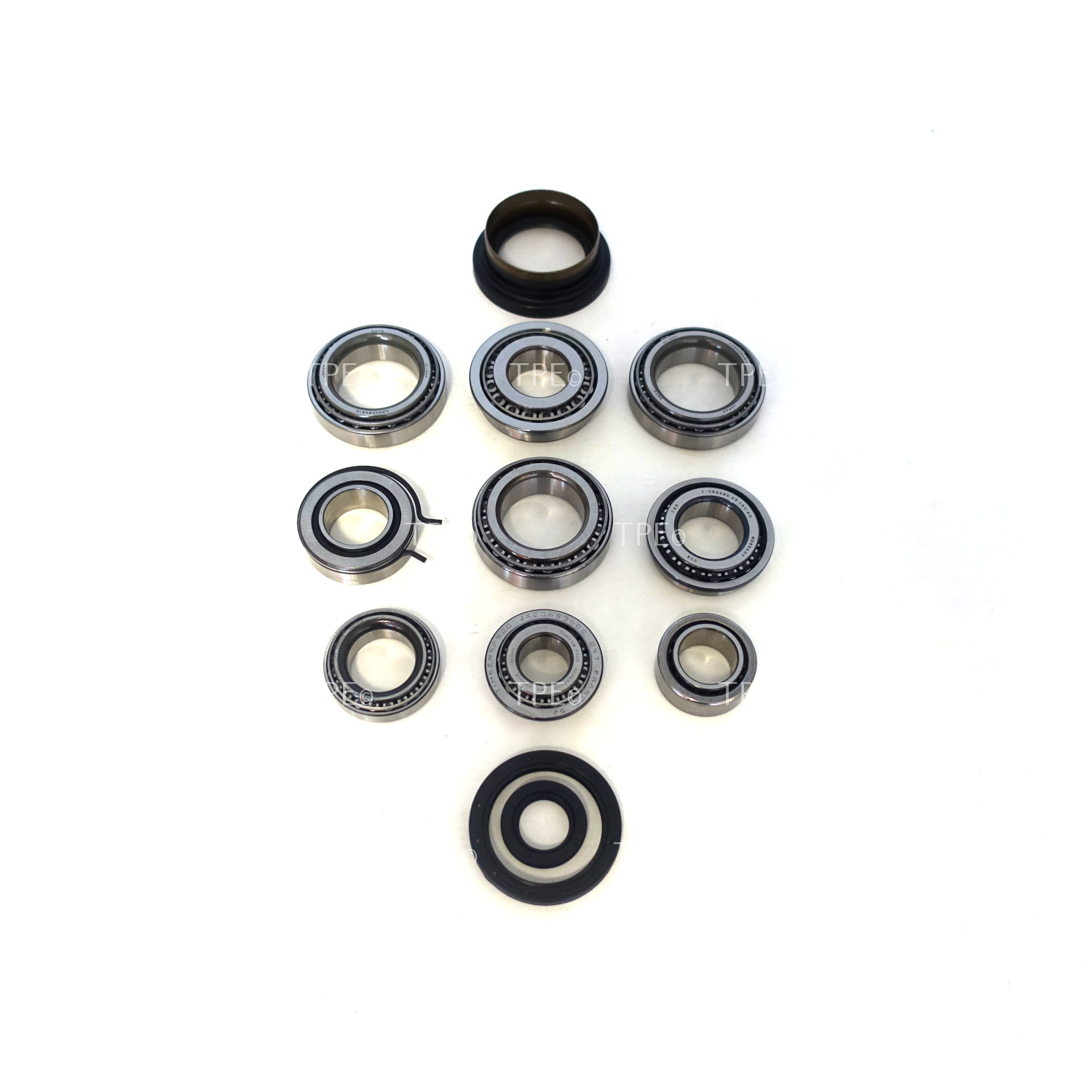 VW.KB.22L Fits the following gearbox codes:

NBJ, PTW, QSZ, QVX, QXH, RSD, RSW, QXA

This bearing & sealkit contains the following parts:

• 9 Bearings
• 1 Guide tube
• 1 Input seal
• 2 Differential seals